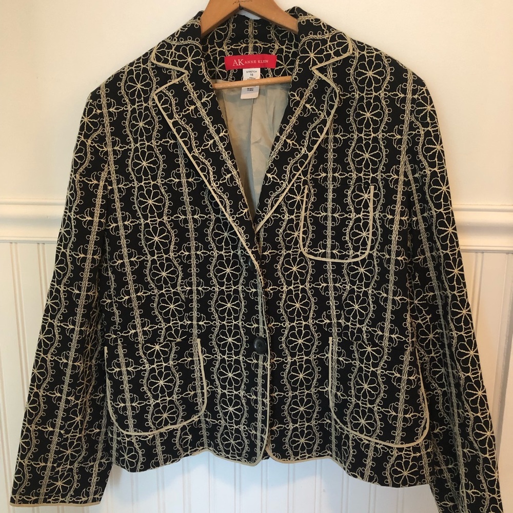 Anne Klein Embroidered Blazer- size 16